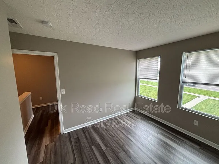 424 W Kemper Rd — Photo 15