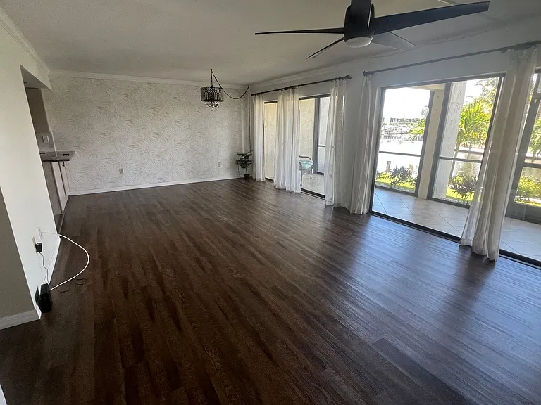 1433 Mediterranean Dr #E — Photo 5
