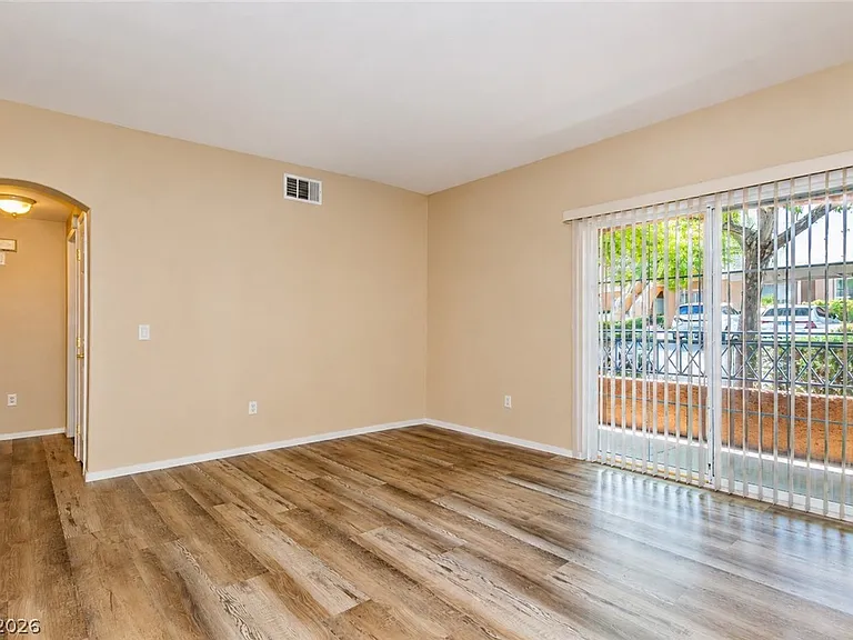 400 Amber Pine St #106 — Photo 4