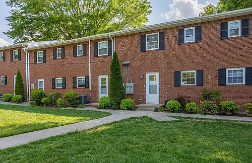 Elon Place Photo 1
