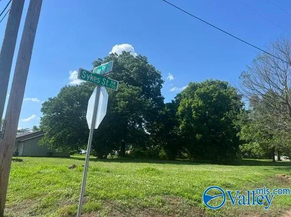 902 Vine St NW, Decatur, AL 35601