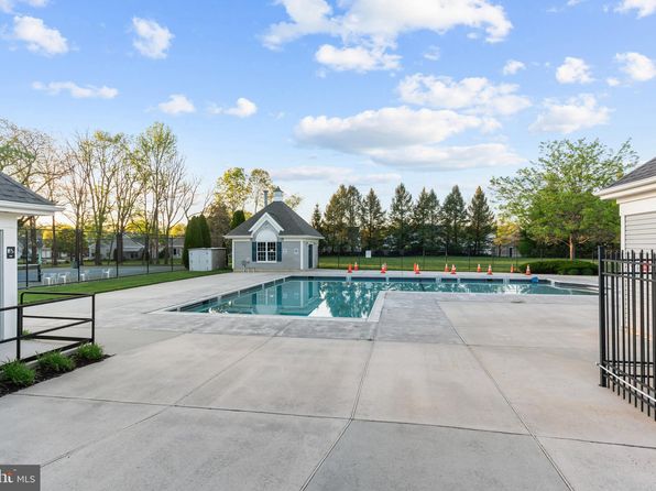 102 Glengarry Ln, Hainesport, NJ 08036