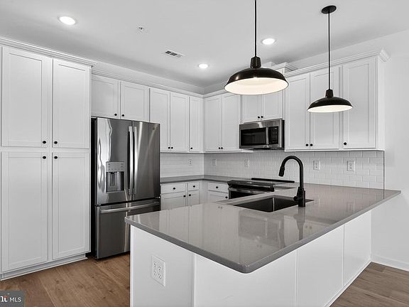 4th image of 246 Clement Loop