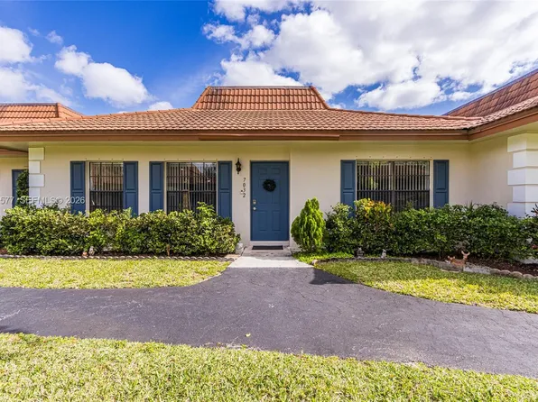 7032 SW 23rd St #16, Davie, FL 33317