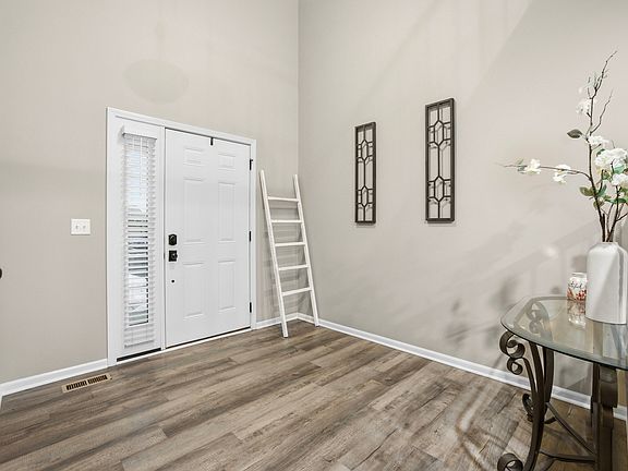 2nd image of 7811 Bellflower Ln