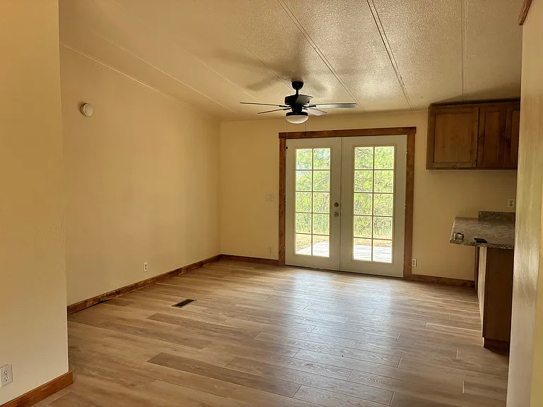520 Sarma Dr — Photo 5
