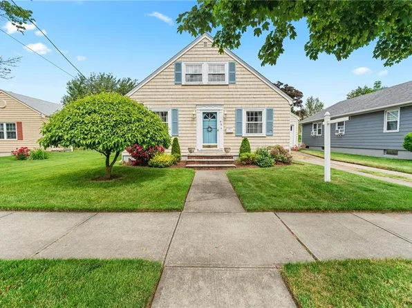 45 Jastram St, Providence, RI 02908