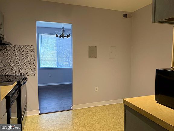 3rd image of 9702 Kingsbridge Dr APT 201