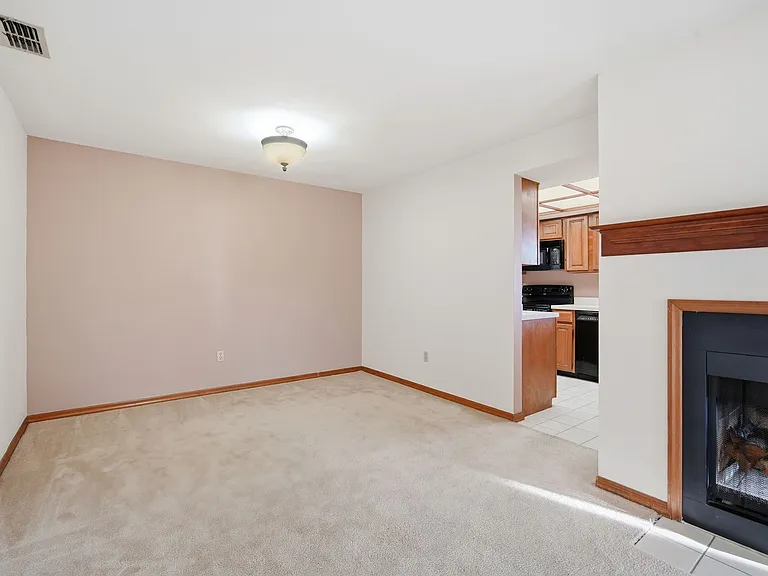 4515 Southampton Ct — Photo 8