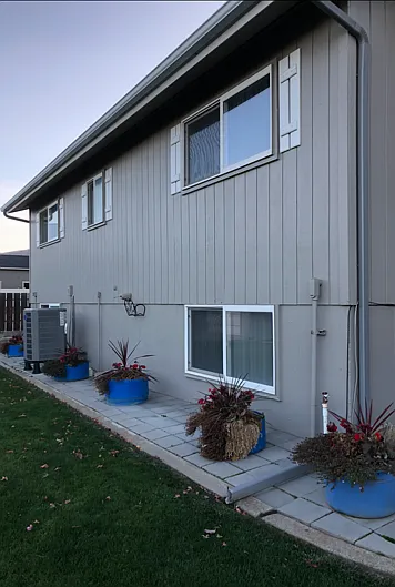 1223 N Western Ave — Photo 2