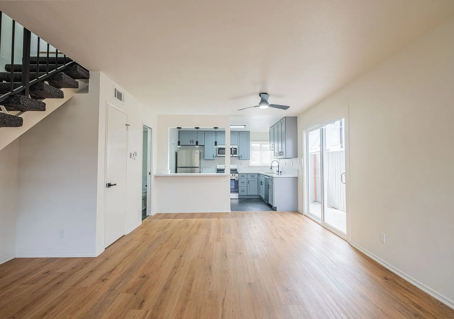 Del Amo Residences — Photo 3
