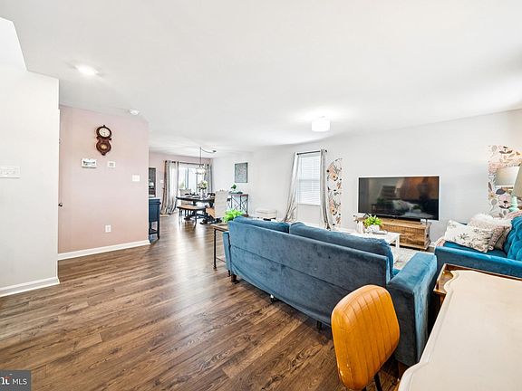 5th image of 17912 Meriwether Lewis St