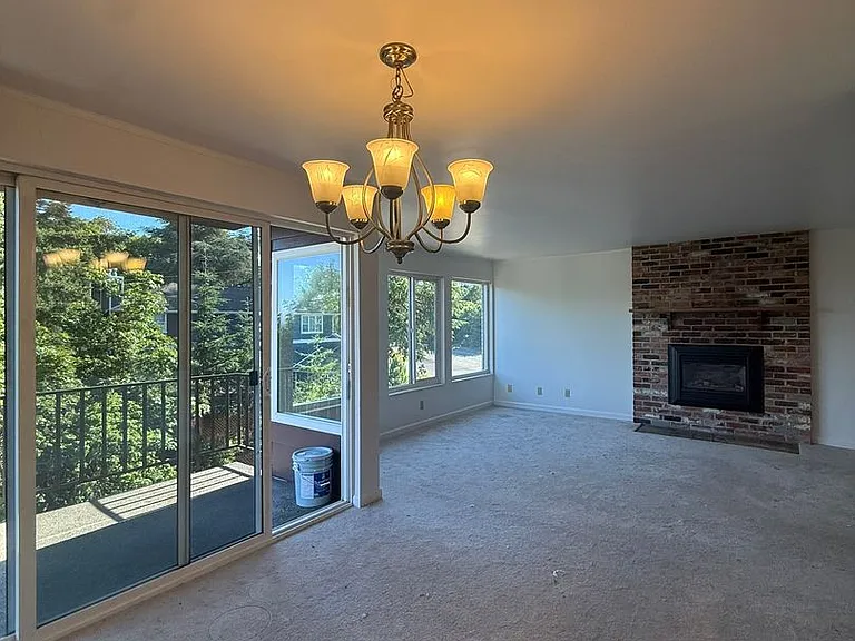 1952 Thorndyke Ave W — Photo 15