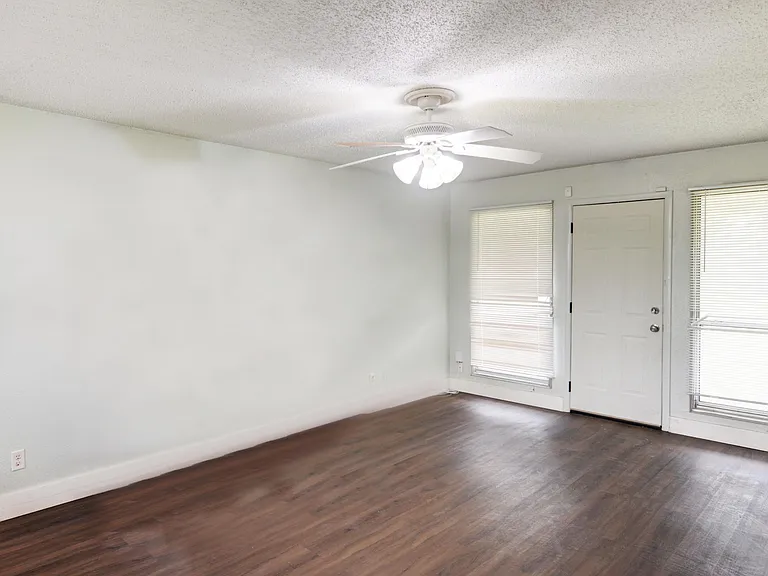 5413 Wedgwood Dr — Photo 4