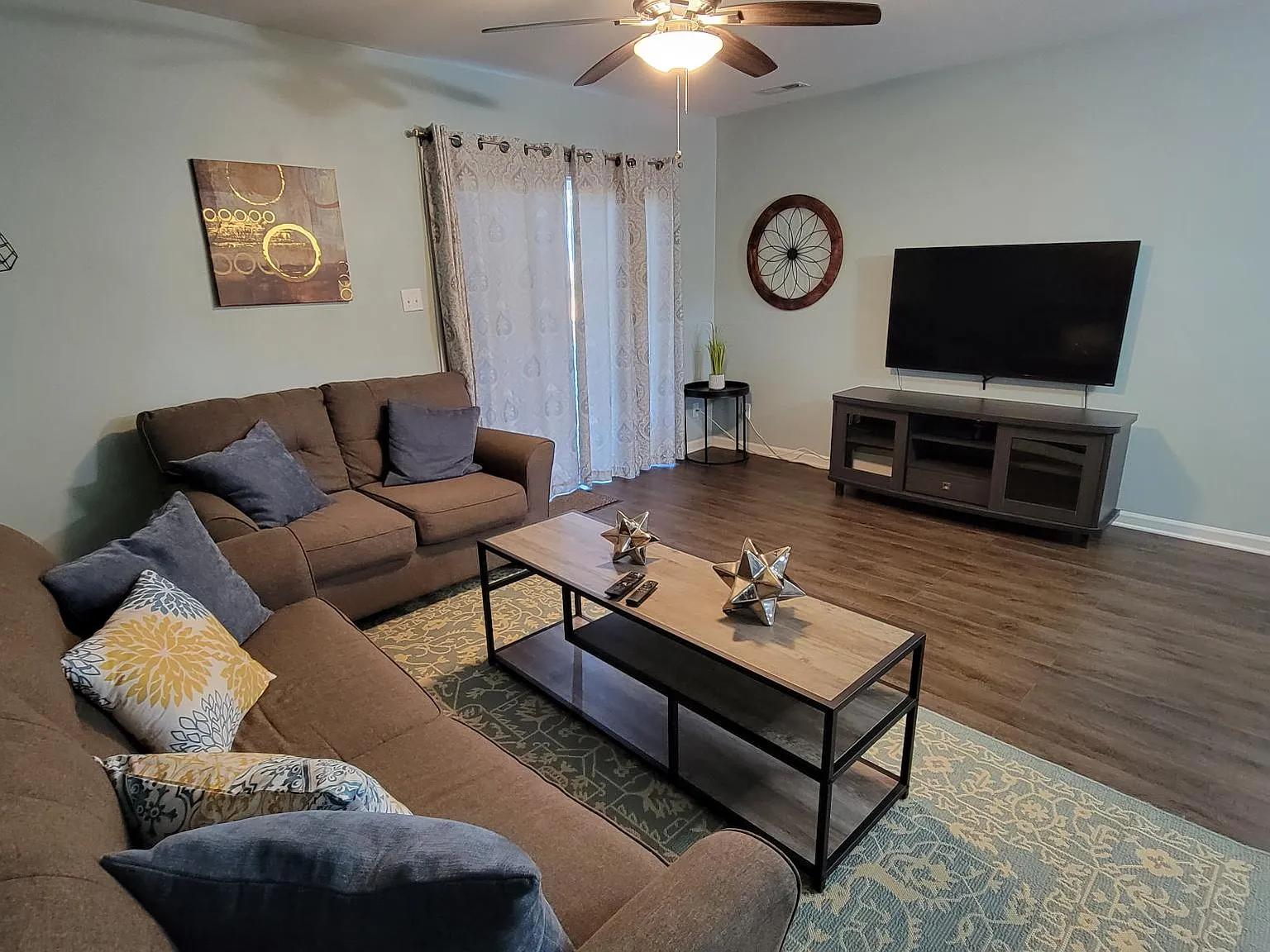 2 bed, 2.5 bath, 1100 sqft, $2,150 — Photo 1