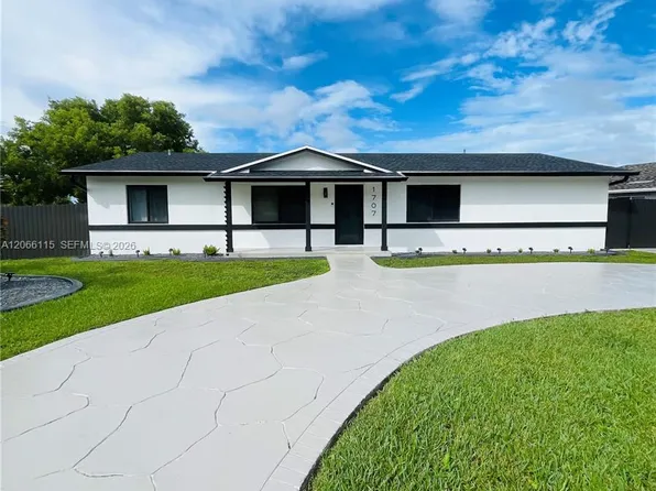1707 S Curlew Ln, Homestead, FL 33035