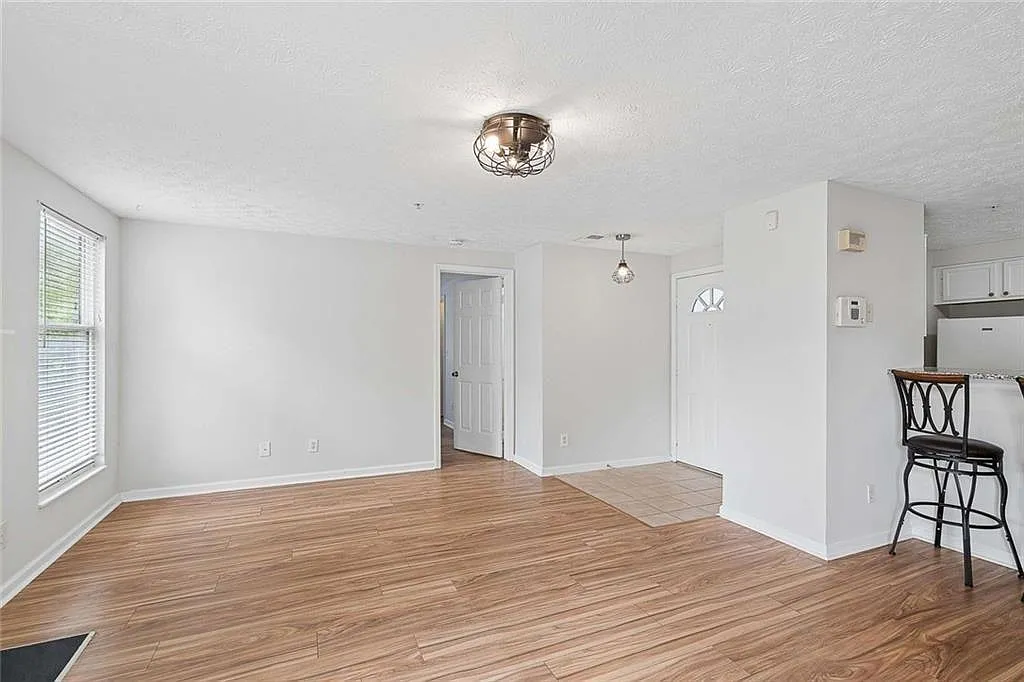 2 bed, 2.0 bath, 1064 sqft, $1,900 — Photo 4