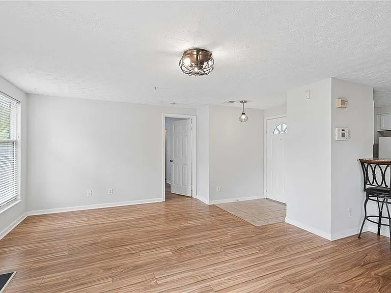 1465 Keys Crossing Dr NE — Photo 4