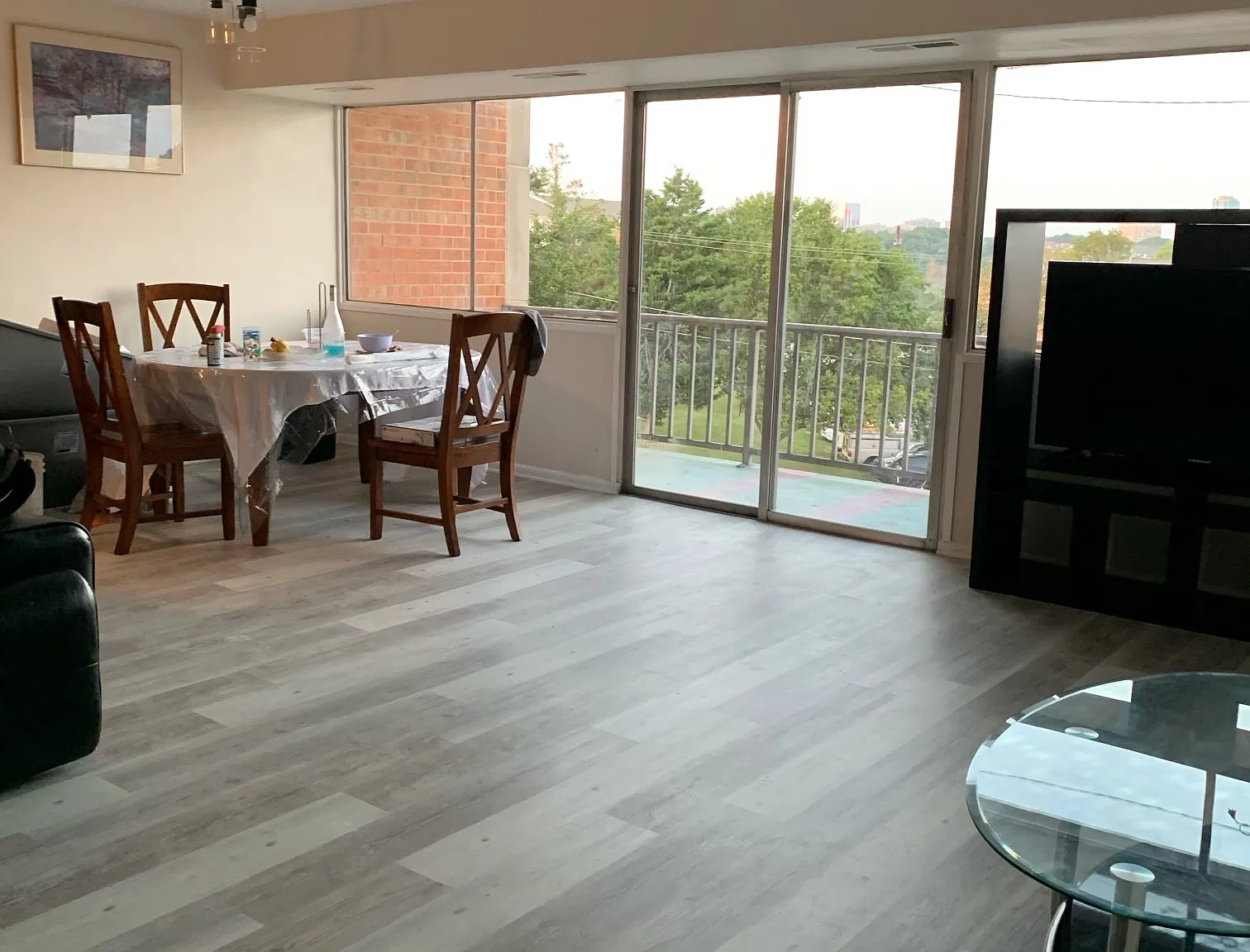 3 bed, 1300 sqft, $2,700 — Photo 2