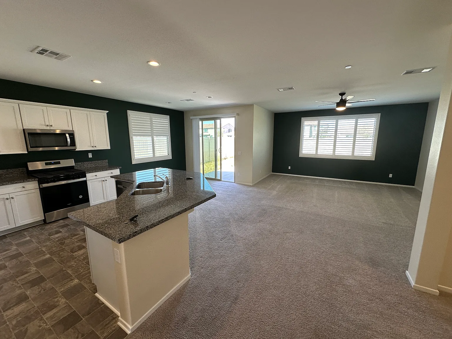 4 bed, 1955 sqft, $3,195 — Photo 1