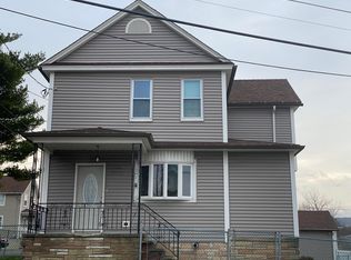 714 Cypress St, Throop, PA 18512