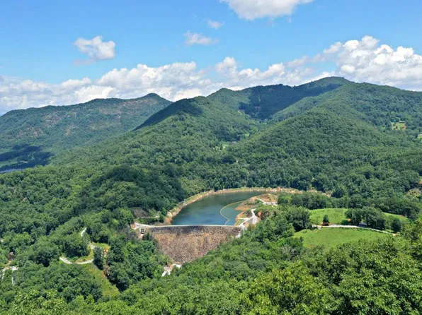 718 Oat Field Rd, Tuckasegee, NC 28783