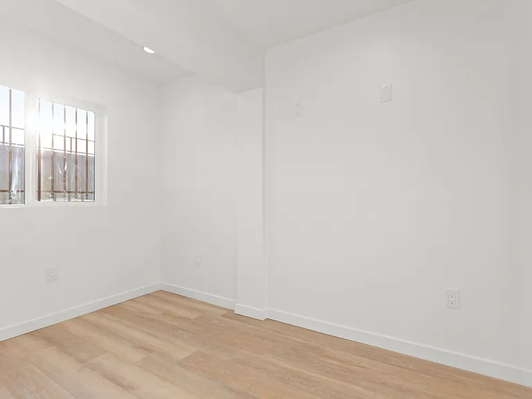 (An/Ji/Yo:C) 6725 Laurel Canyon Blvd — Photo 20