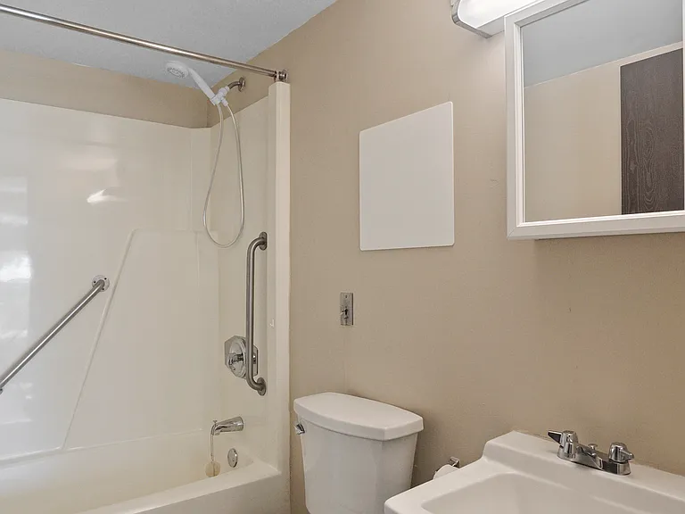 Hillsboro Plaza - 62 & Older — Photo 17