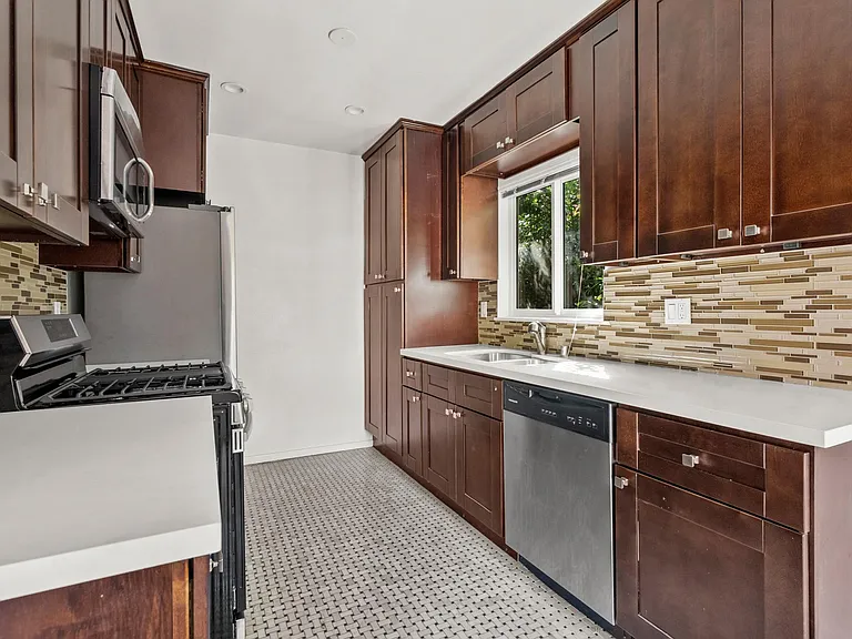 904 N Gardner St #4 — Photo 6