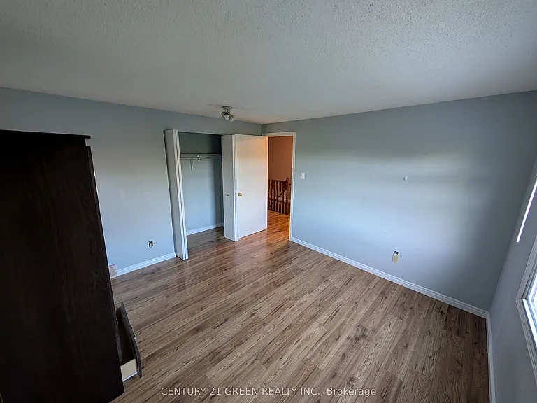 61 Ashley Cres — Photo 29