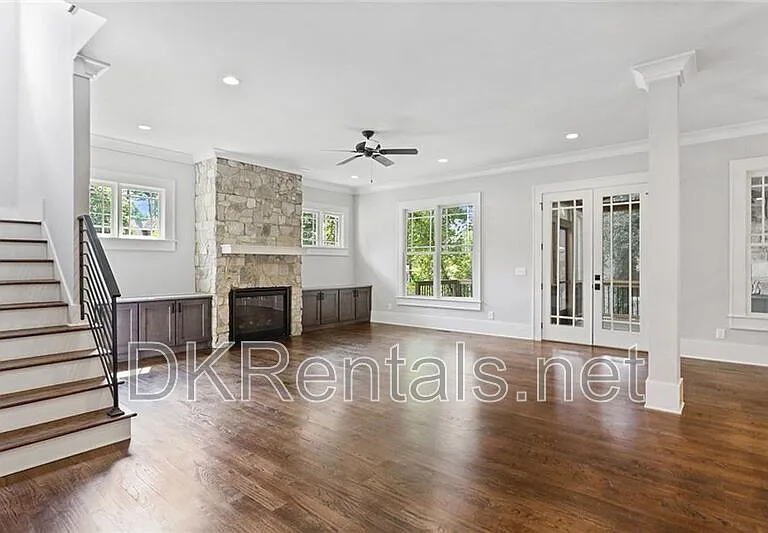 2272 Abby Ln NE — Photo 6