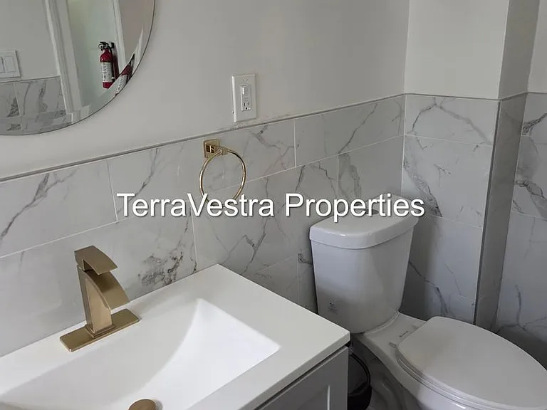 28 West Madison Avenue — Photo 6