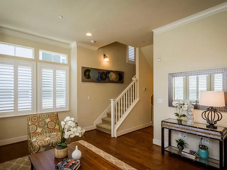 2830 Alvarado Ave — Photo 2