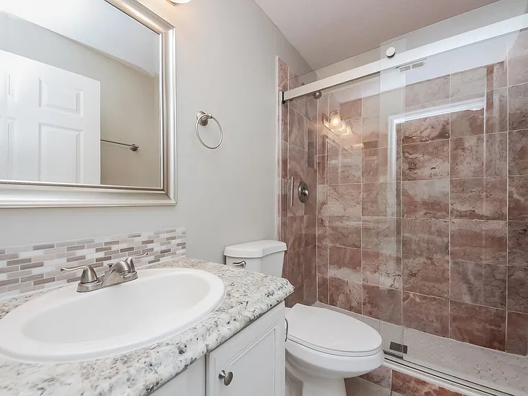 2125 Fennell St — Photo 15