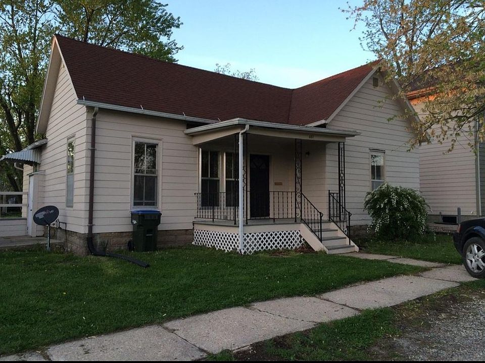 1st image of 407 E Scott St