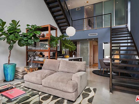 4th image of 803 N Wilcox Ave #12