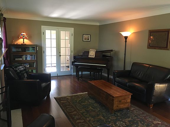 3rd image of 2660 Middlesex Dr
