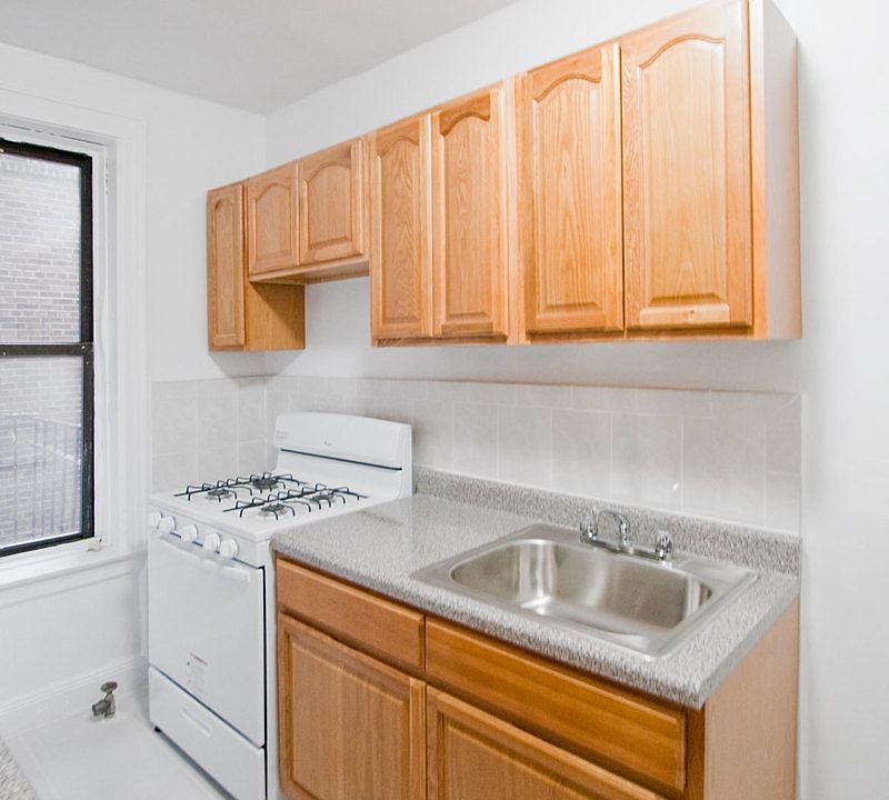 2nd image of 4751 40th St APT 5H