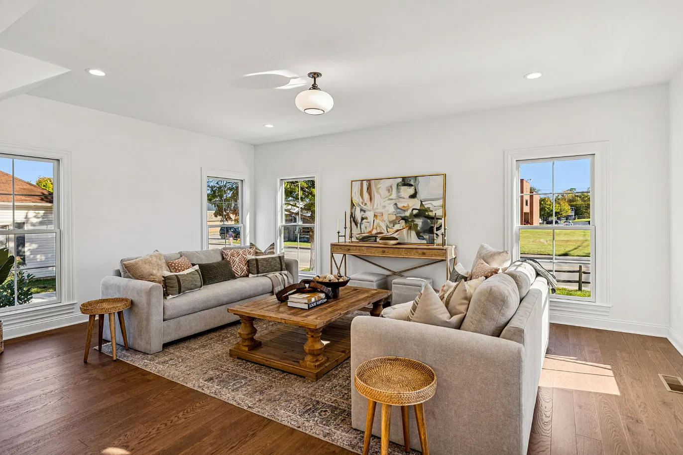 3 bed, 2.5 bath, 2004 sqft, $3,200 — Photo 3