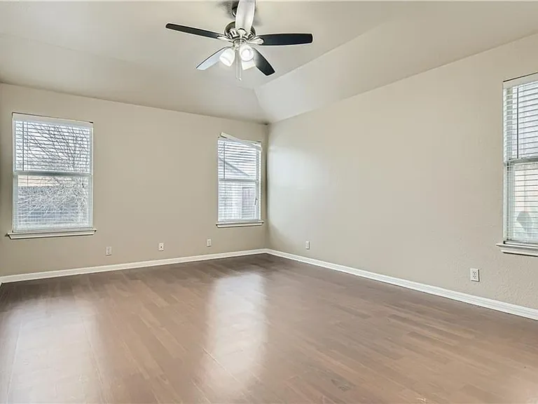 113 Cassandra Dr — Photo 10