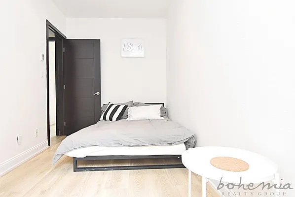 Rented by Bohemia Realty Group | media 27