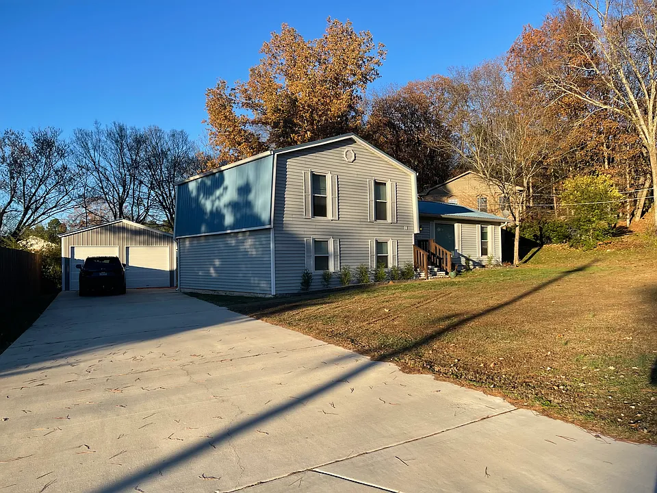 511 Bain Dr SE