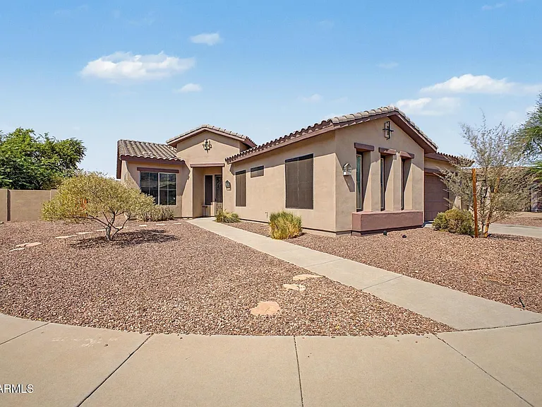 1902 E Desert Ln — Photo 9
