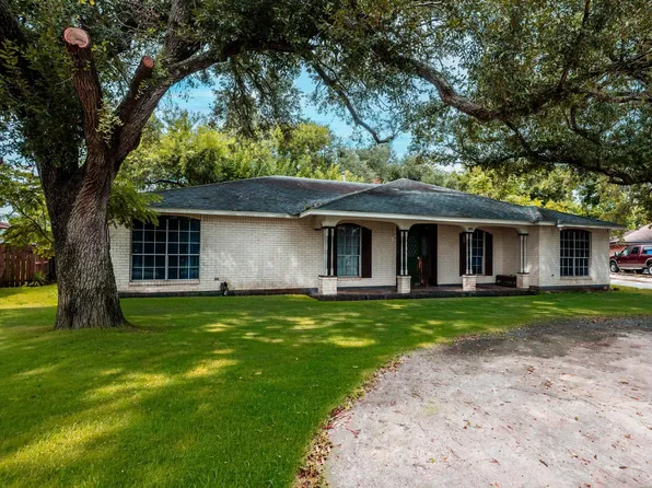 1856 Acacia Cir, Freeport, TX 77541