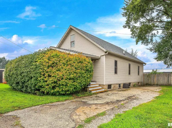 803 Peoria St, Washington, IL 61571