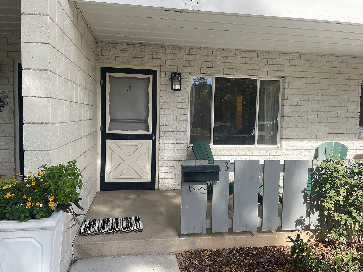 2 bed, 700 sqft, $1,700 — Photo 2