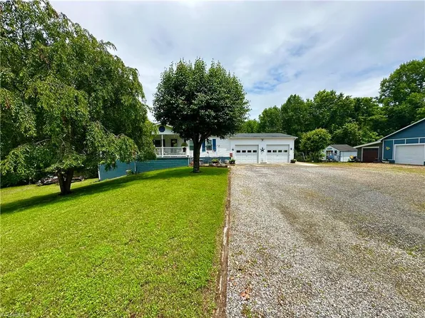 406 N Oakgrove Ext, Millers Creek, NC 28651