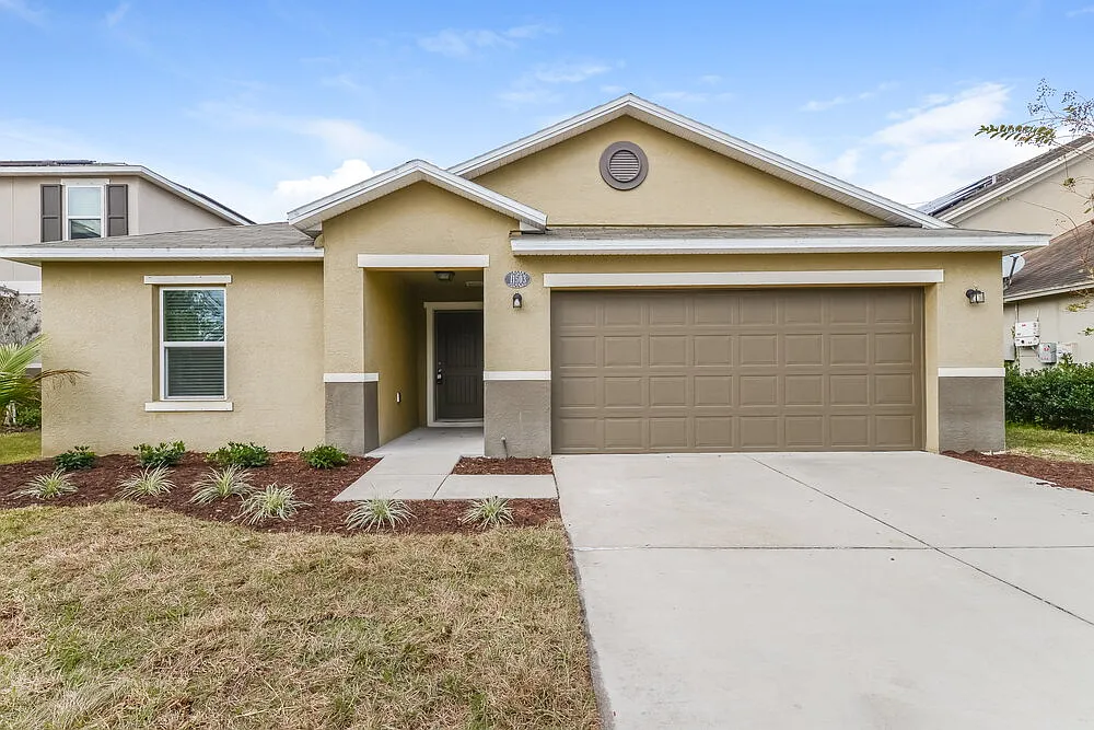4 bed, 2.0 bath, 1976 sqft, $3,730 — Photo 1