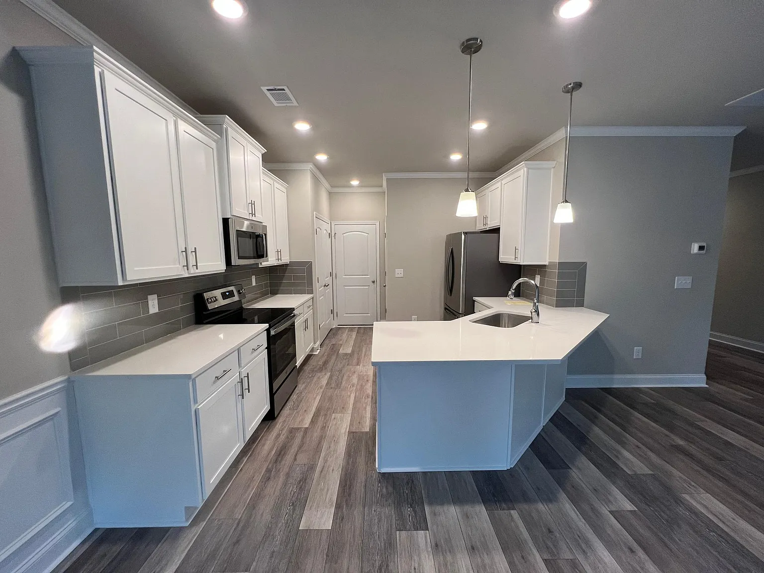 3 bed, 2.5 bath, 2007 sqft, $2,600 — Photo 4