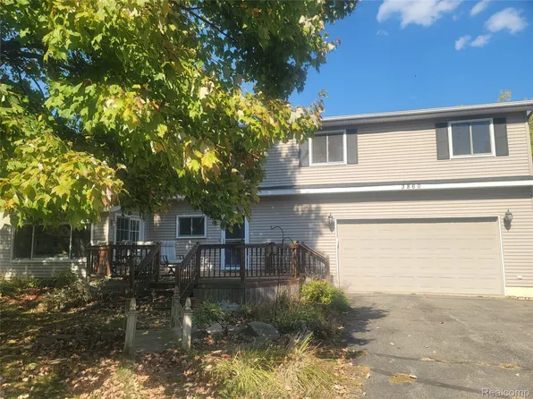 3860 Lawley Ave, Waterford, MI 48328